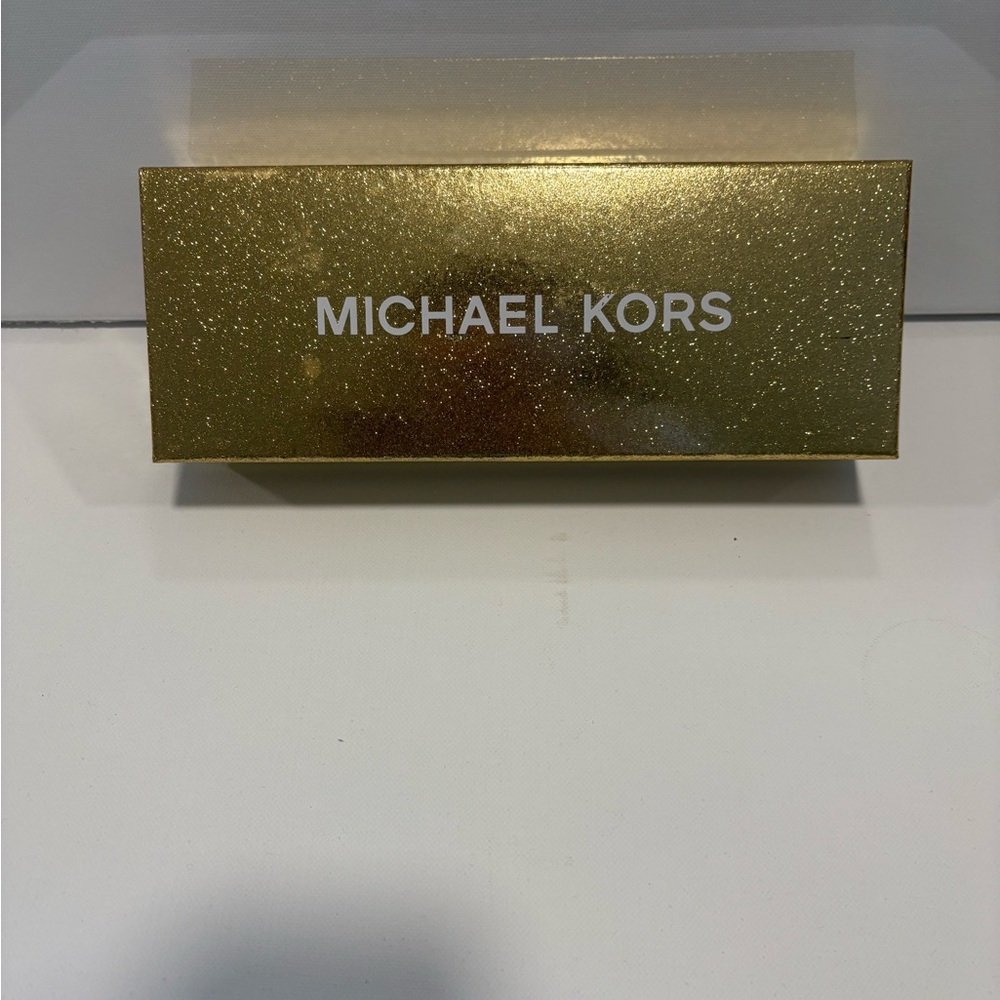 Michael Kors White Belt with Sparkling Gold MK Buckle - Picture 3 of 3